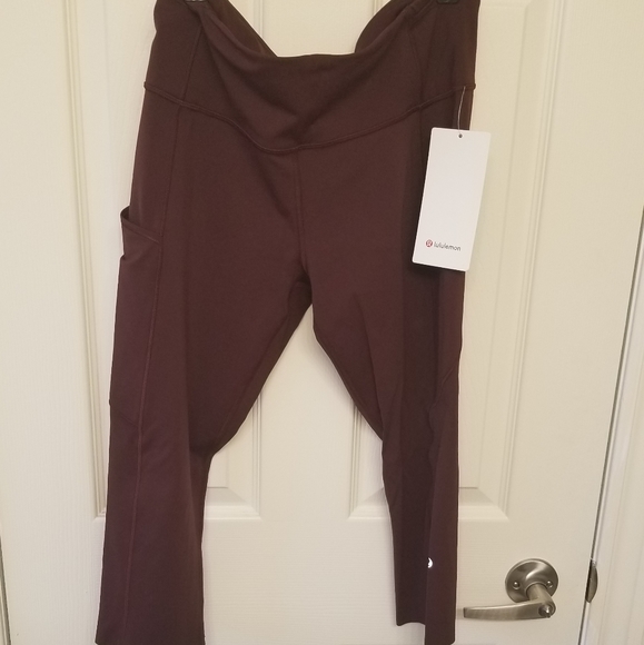 NWT fast and free crop, cassis - Picture 2 of 4